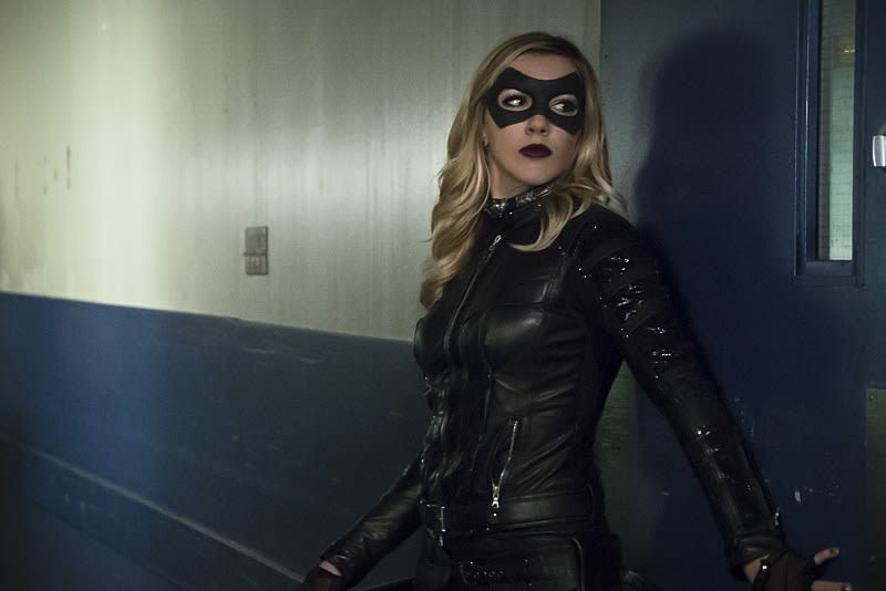 Hugging the Wall - Arrow Season 4 Episode 14