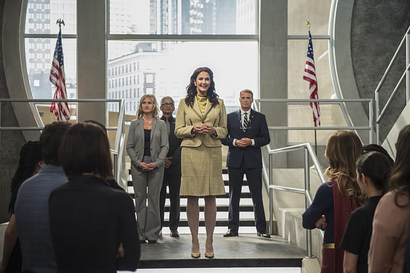 The President Arrives - Supergirl Season 2 Episode 3