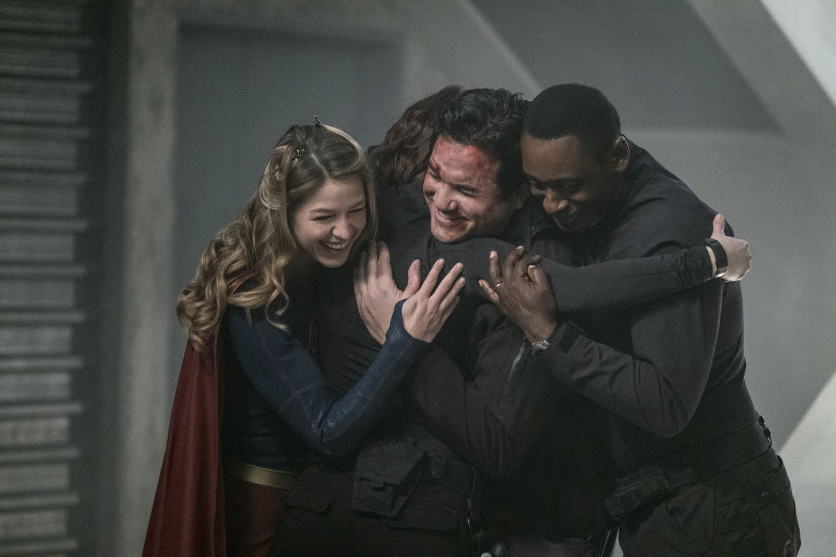 Group Hug! - Supergirl Season 2 Episode 14