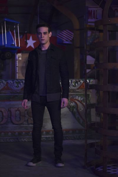 Simon Looks Worried - Shadowhunters