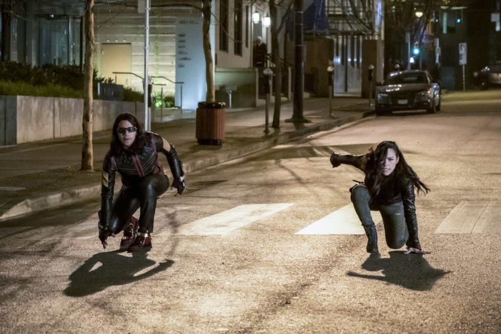 Vibe and Gypsy team up - The Flash Season 3 Episode 14