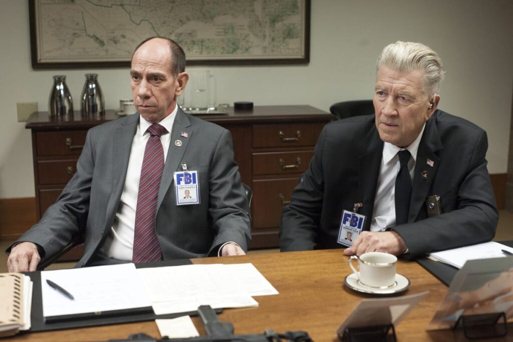Going Over Case Files - Twin Peaks