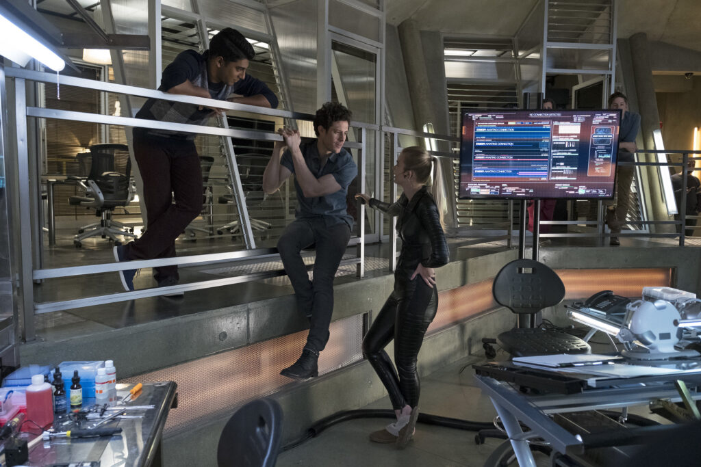 Hanging Around - Stitchers Season 3 Episode 3