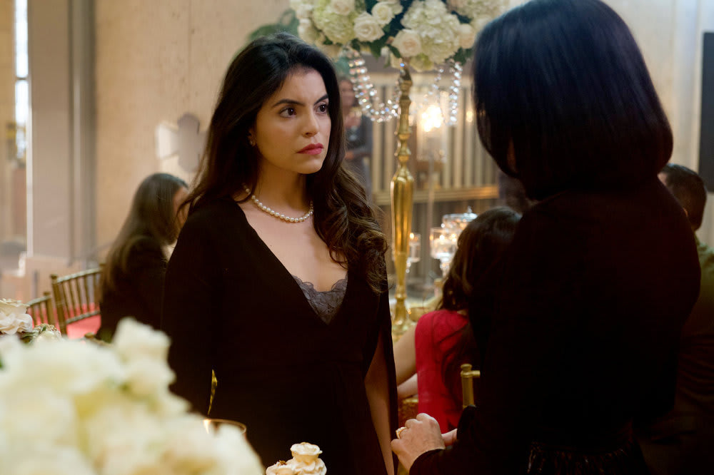 Isabela Takes Daddy's Side - Queen of the South Season 2 Episode 4