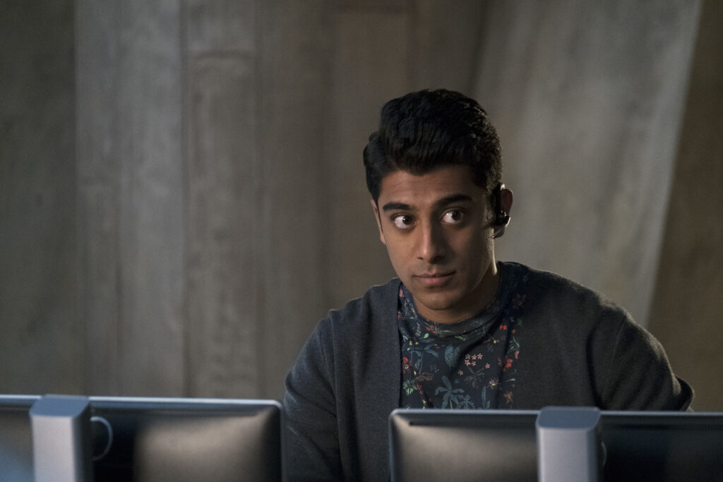 Side-eye - Stitchers Season 3 Episode 3