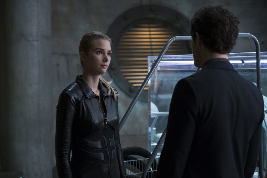 Standing Her Ground - Stitchers Season 3 Episode 3