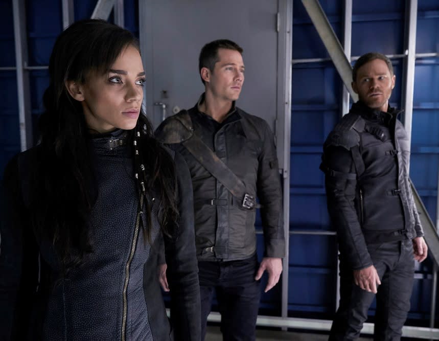 Exploring an Outpost - Killjoys Season 3 Episode 3