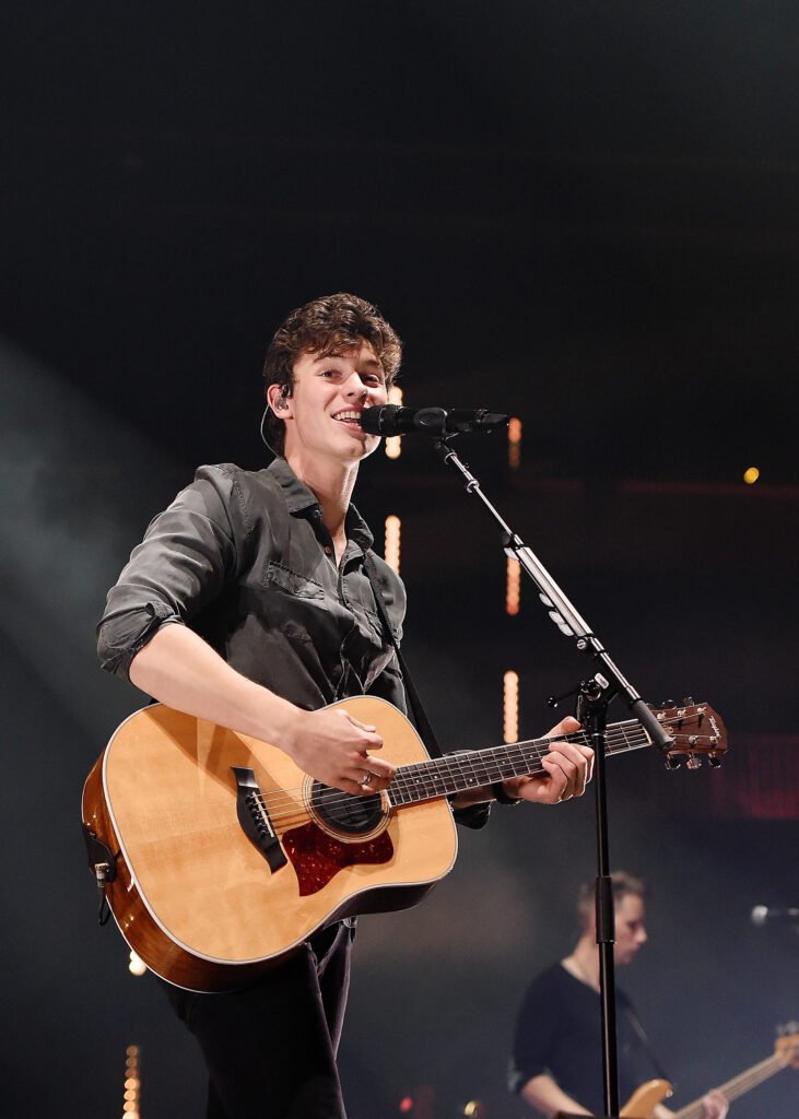 Shawn Mendes Performs