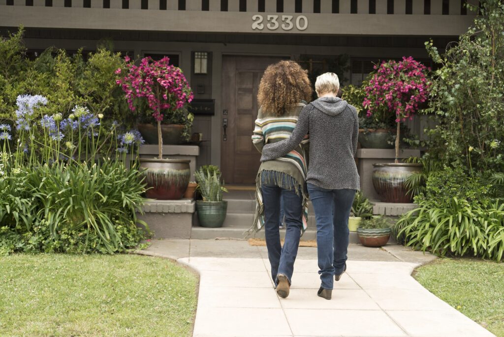 Stef and Lena Take A Stroll - The Fosters Season 5 Episode 7