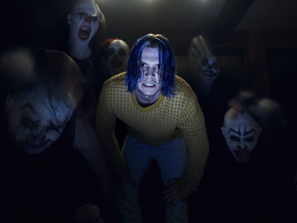 Evan Peters as Kai &acirc; American Horror Story Season 7 Episode 1