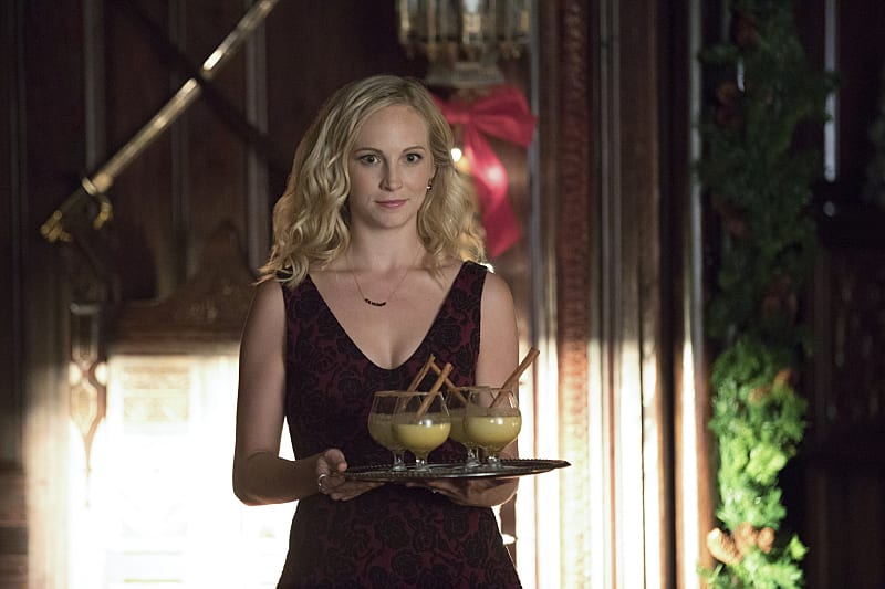 Hostess Caroline - The Vampire Diaries Season 8 Episode 7