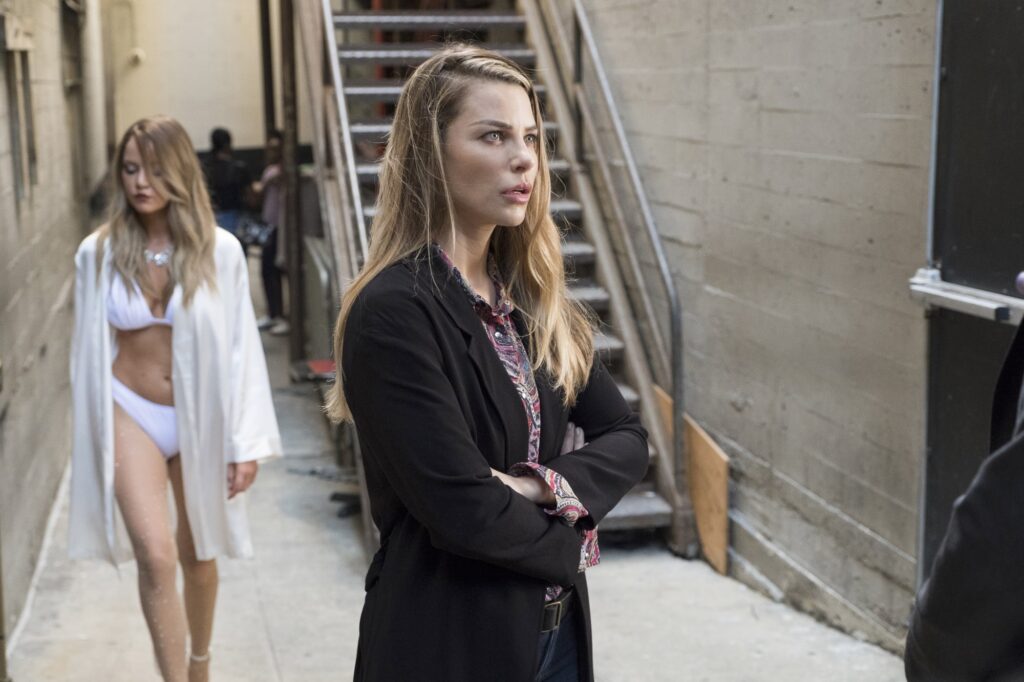 Chloe Takes Action - Lucifer Season 3 Episode 5