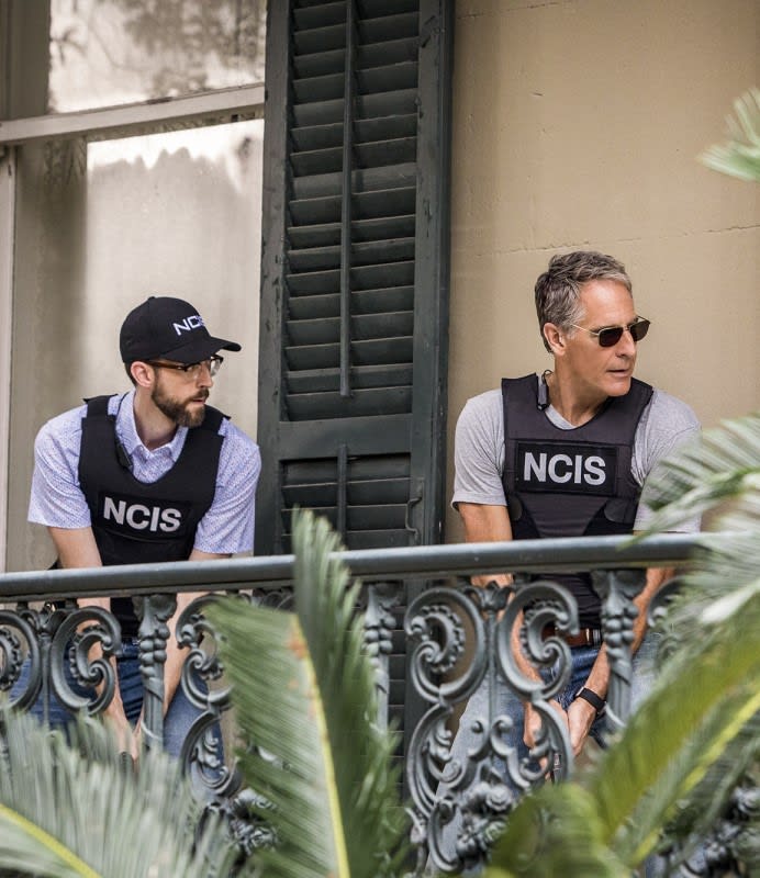 Preparing for a Bust - NCIS: New Orleans Season 4 Episode 2