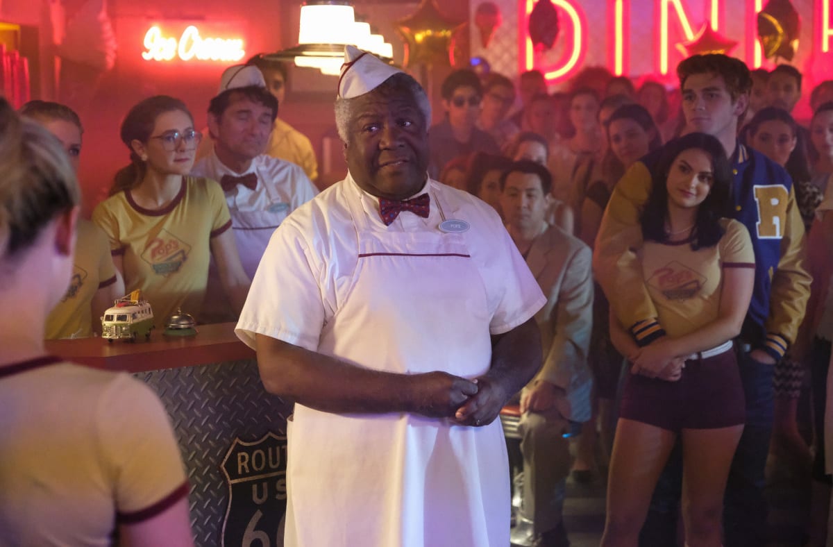Save The Chock'lit Shoppe! - Riverdale Season 2 Episode 2