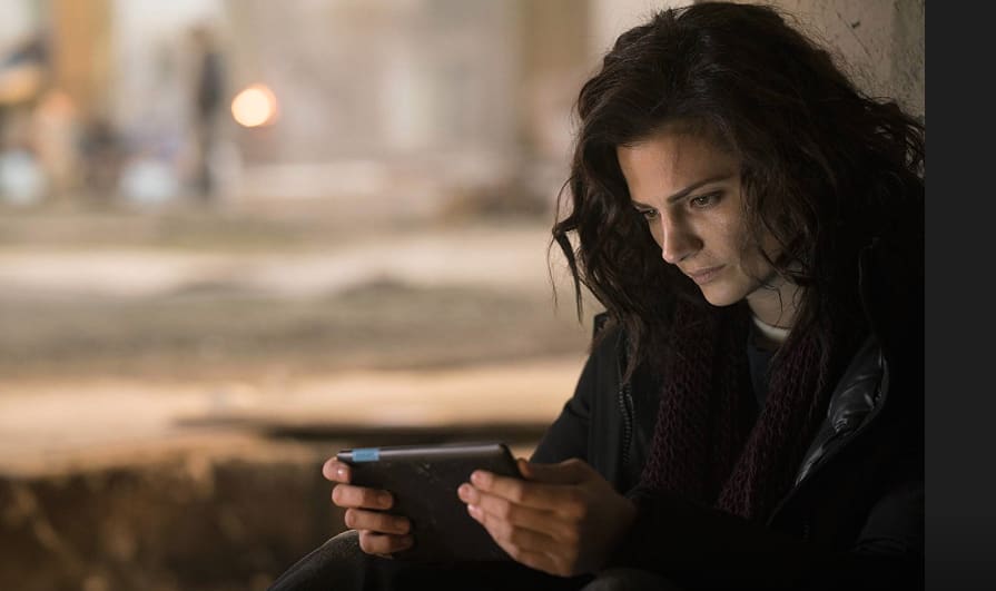 Emily Sees the Video - Absentia Season 1 Episode 8