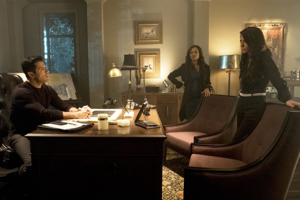 Power Struggle - Riverdale Season 2 Episode 13