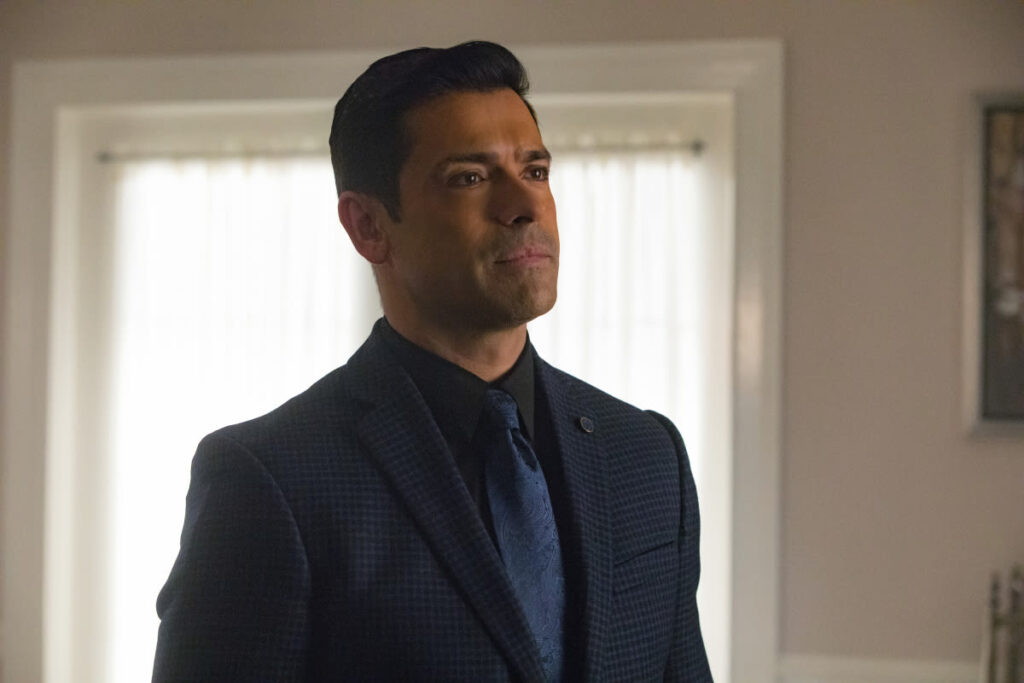 Feeding Information - Riverdale Season 2 Episode 15