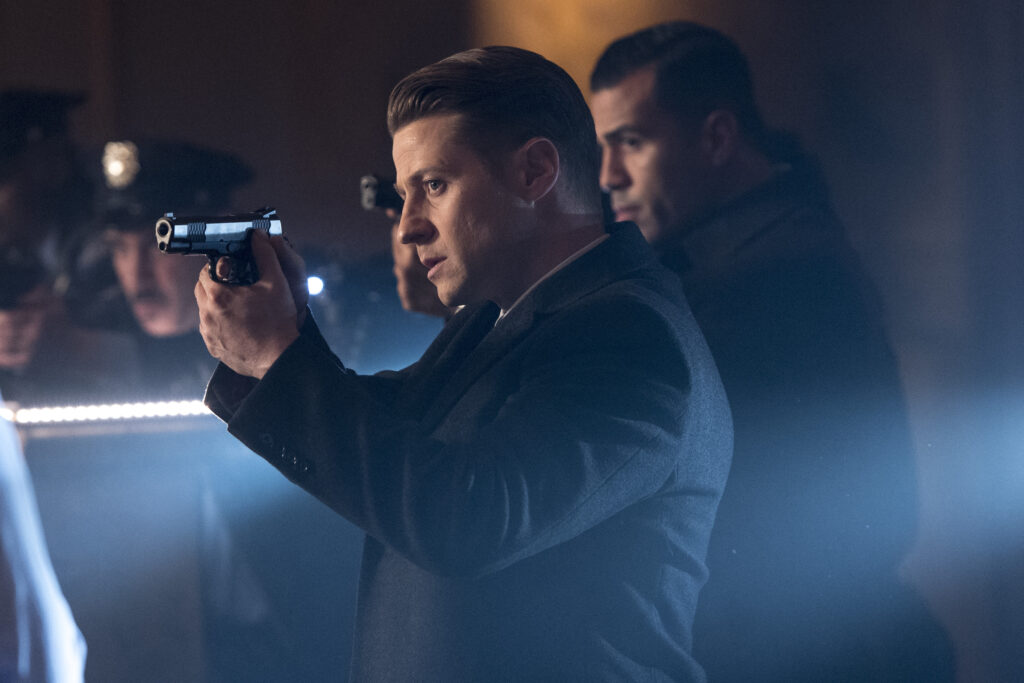 Jim Chases the Bad Guys - Gotham Season 4 Episode 14