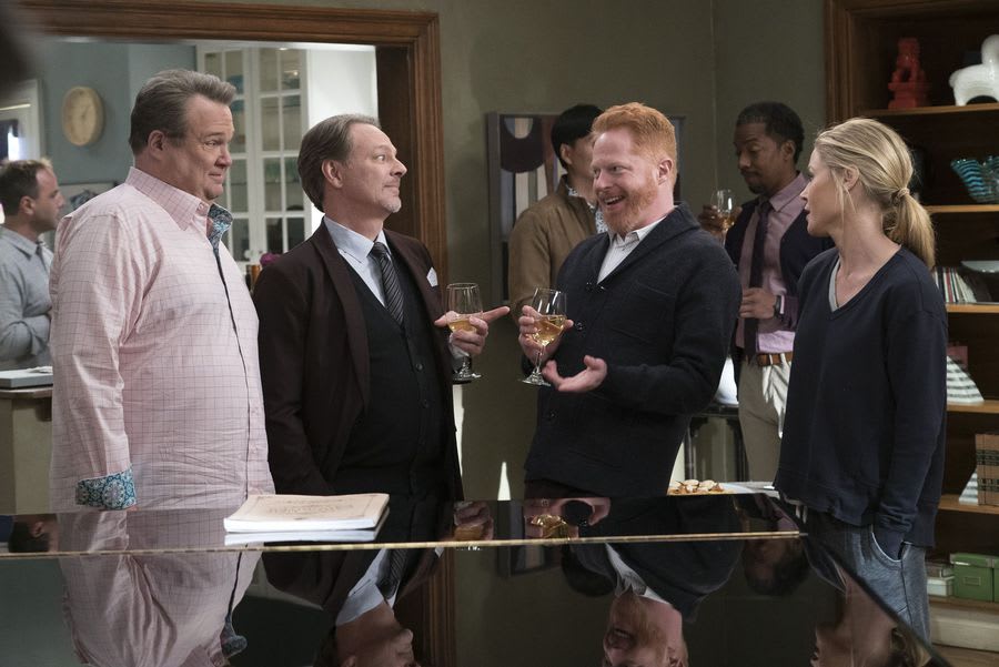 Throwing a Party - Modern Family