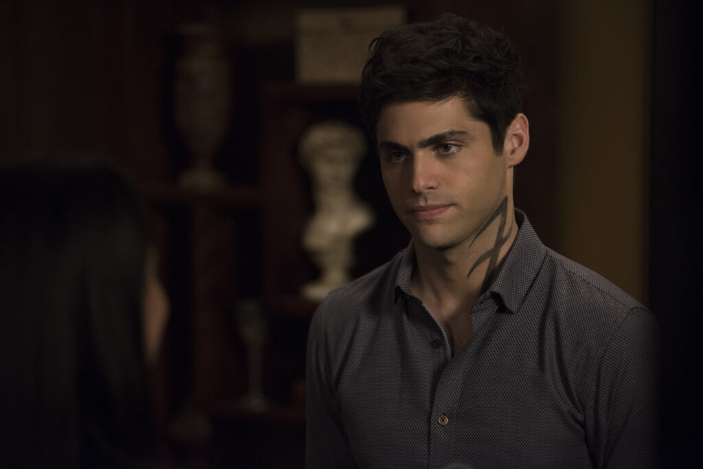 Alec's News - Shadowhunters Season 3 Episode 3