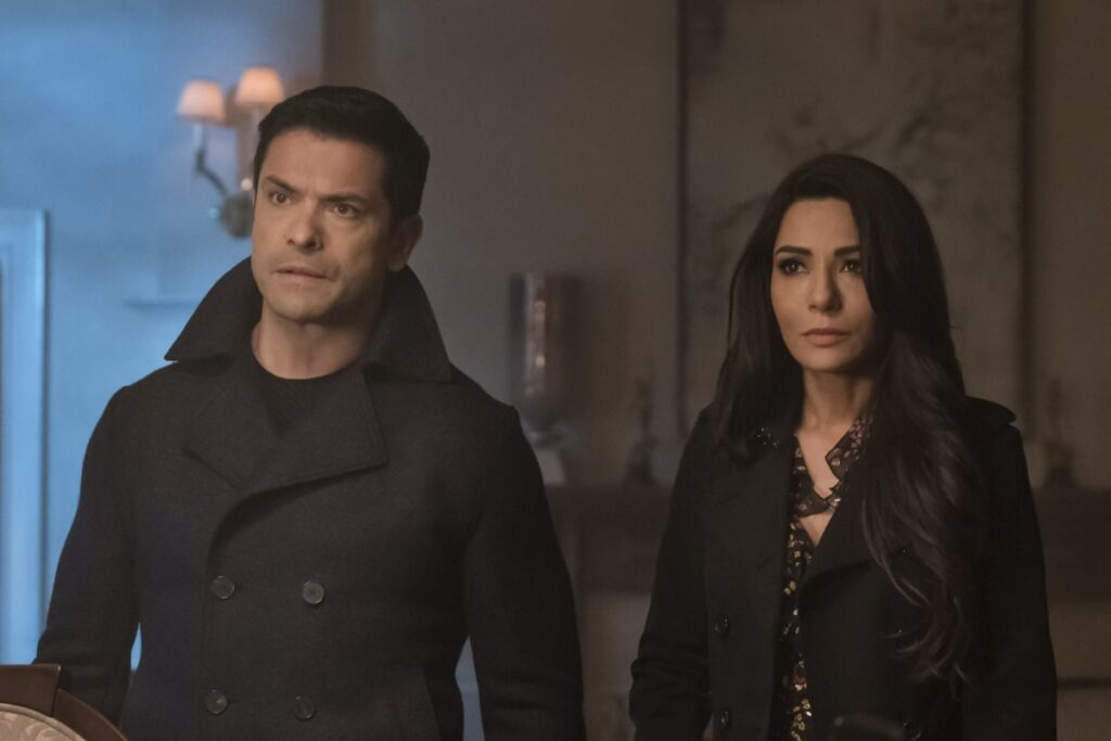 Black Trenchcoats - Riverdale Season 2 Episode 19