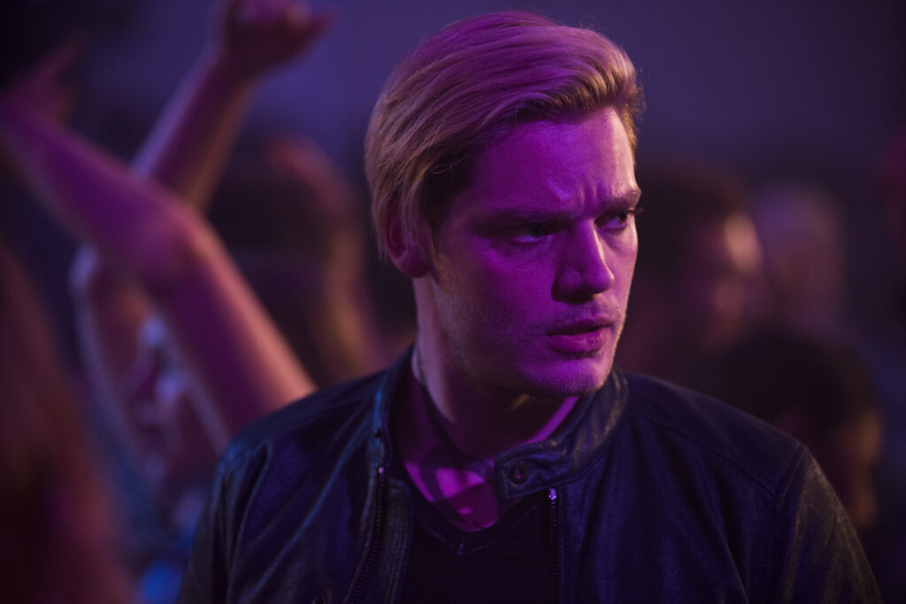 Giving Up The Ghost - Shadowhunters Season 3 Episode 3