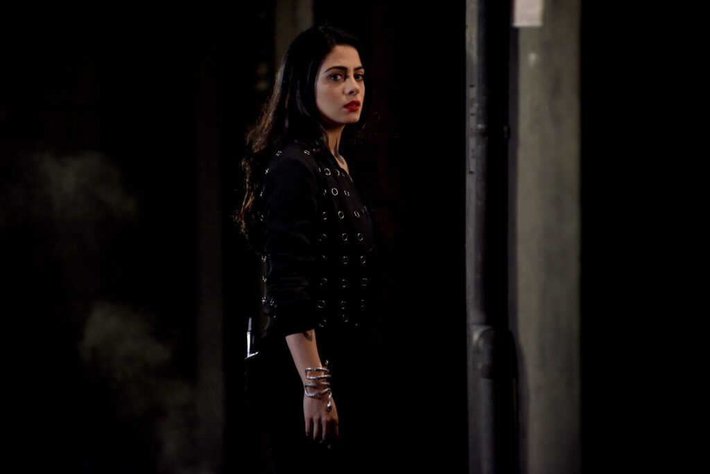 Tracking The Past - Shadowhunters Season 3 Episode 4