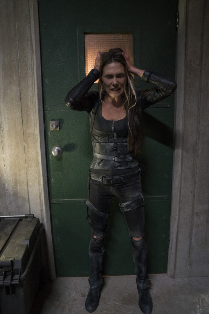 Abby in pain - The 100 Season 5 Episode 4