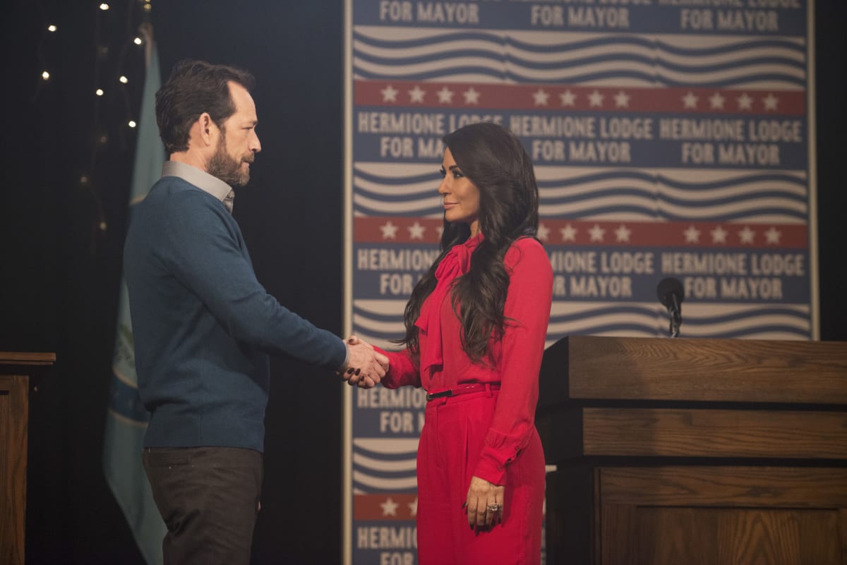 Civil Enemies - Riverdale Season 2 Episode 20
