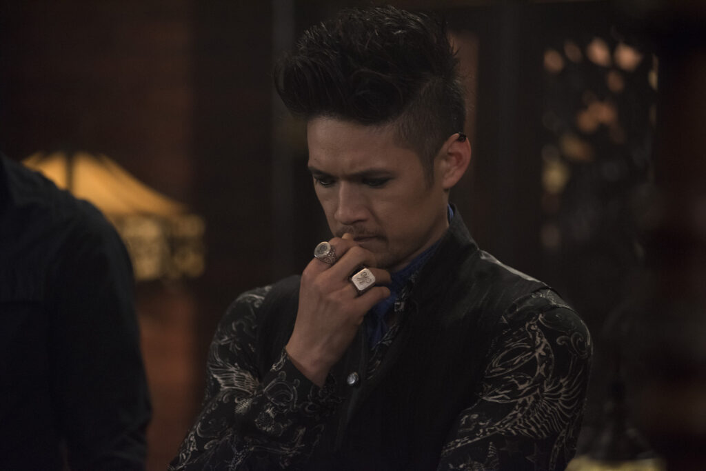 Did Magnus Come Up With The Plan? - Shadowhunters Season 3 Episode 8