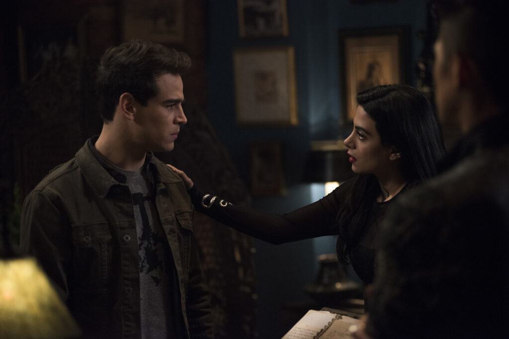 Izzy Reassures Simon - Shadowhunters Season 3 Episode 8