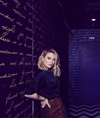 Hilary Duff as Kelsey Peters - Younger