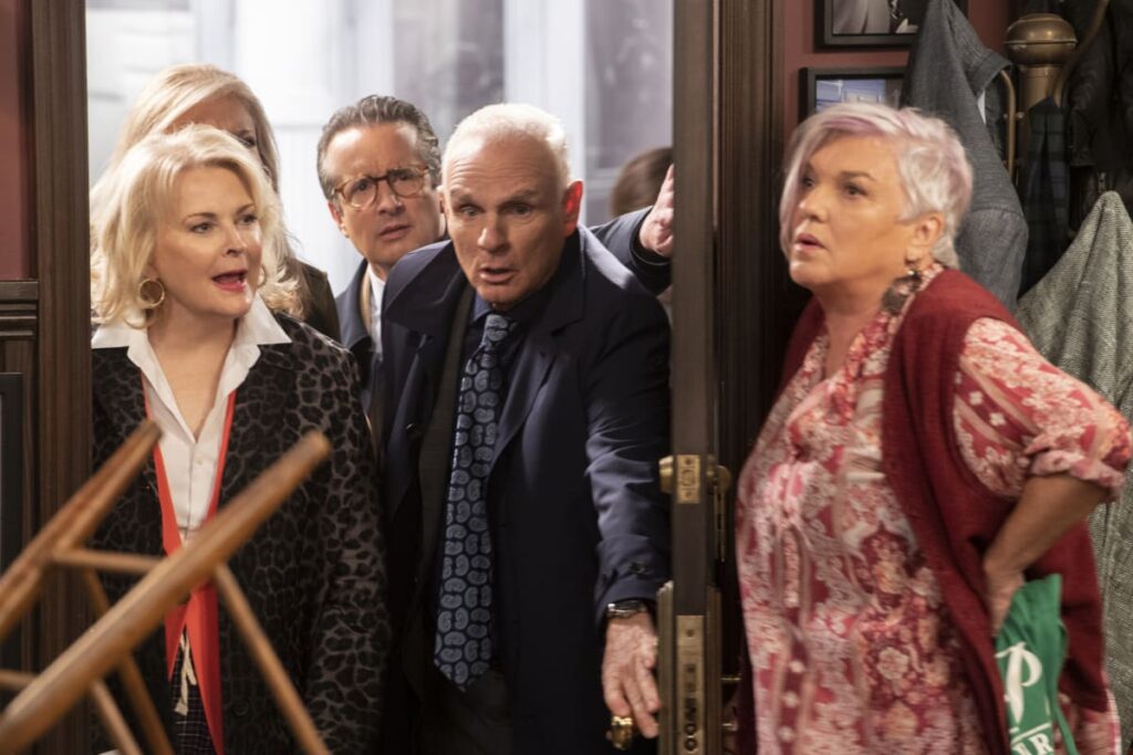 Helping Out At the Bar - Murphy Brown