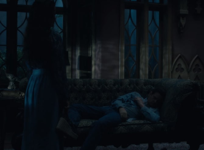 Looking Over - The Haunting of Hill House Season 1 Episode 9