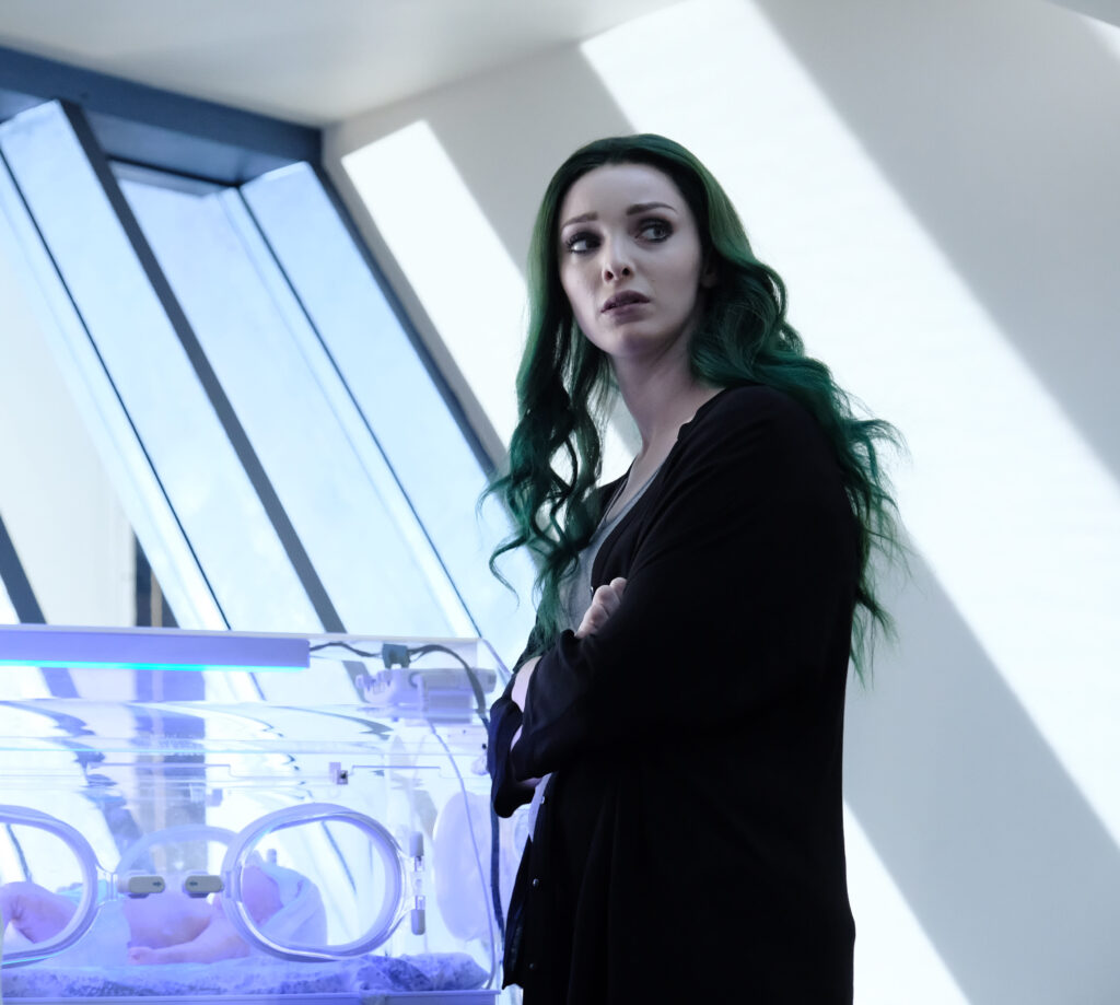 Lorna Looks Over the Baby - The Gifted Season 2 Episode 3