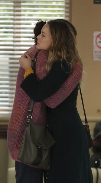 Friendly Comfort  - A Million Little Things Season 1 Episode 7