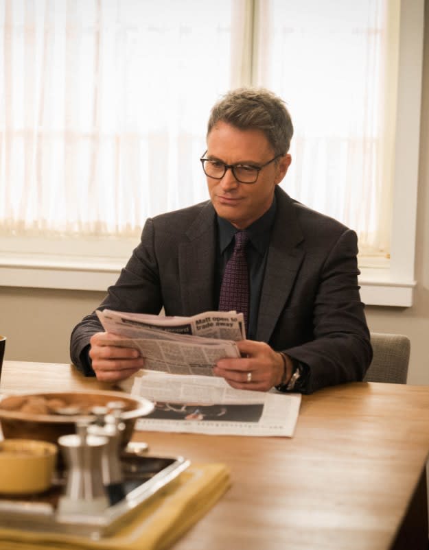 Henry Reads the News - Madam Secretary Season 5 Episode 8