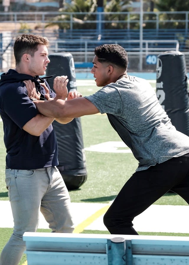 Tensions Boil Over - Tall - All American Season 1 Episode 6