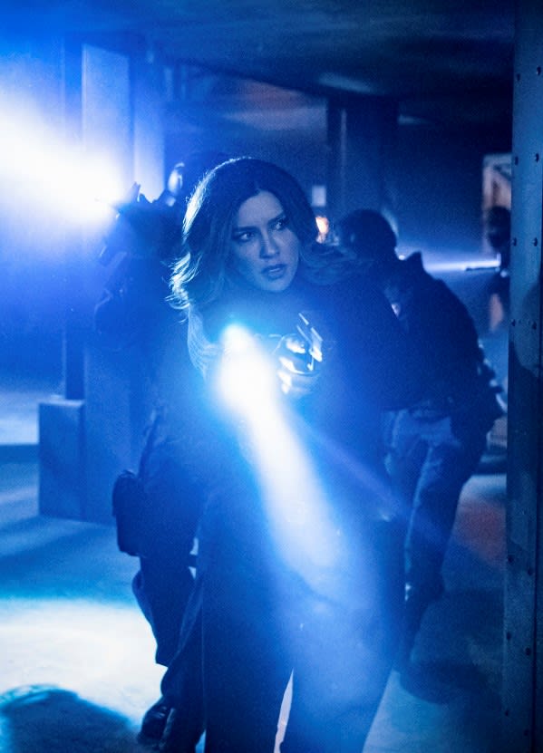 Dinah Prowls - Arrow Season 7 Episode 11