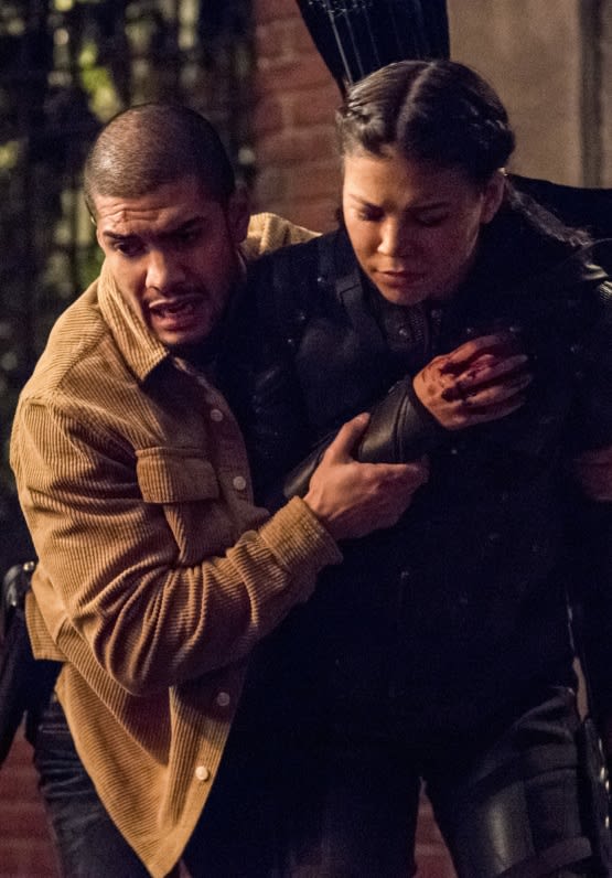 Rene Helps His Friends - Arrow Season 7 Episode 10