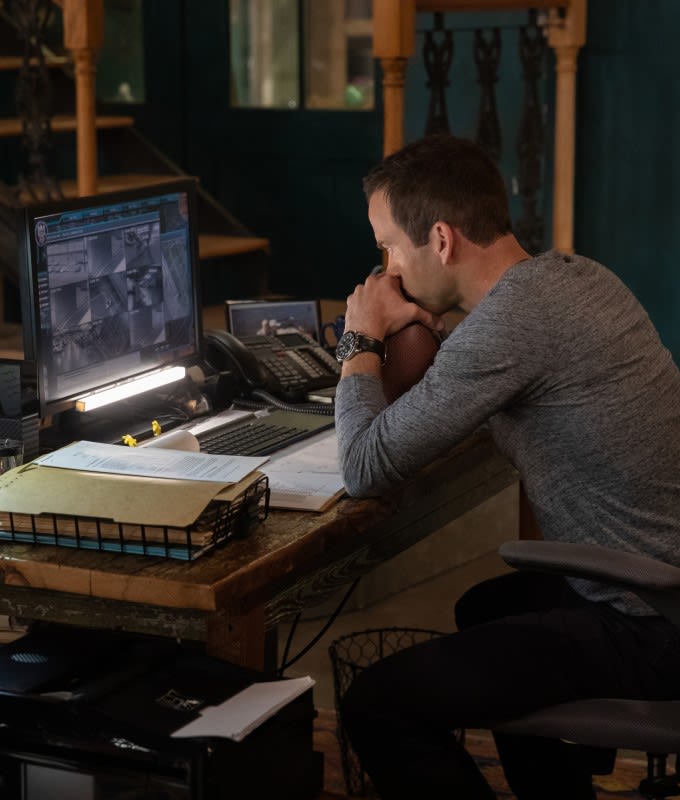 Tracking a Fugitive - NCIS: New Orleans Season 5 Episode 12
