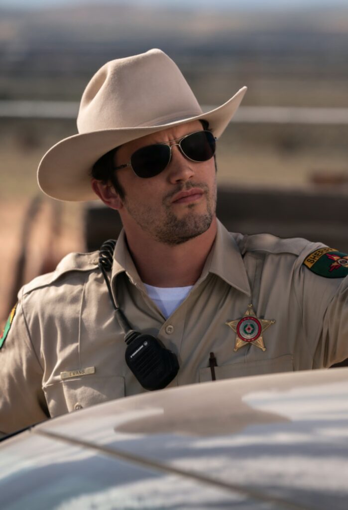 Max with Shades - Roswell, New Mexico Season 1 Episode 4