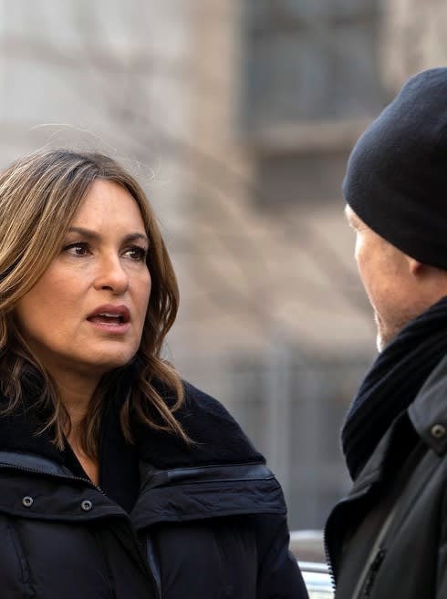 (TALL) Looking for Help - Law & Order: SVU Season 20 Episode 16