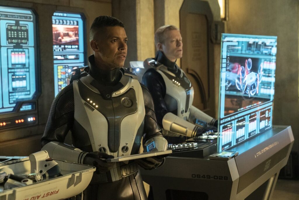 Gentlemen at the Ready - Star Trek: Discovery Season 2 Episode 10