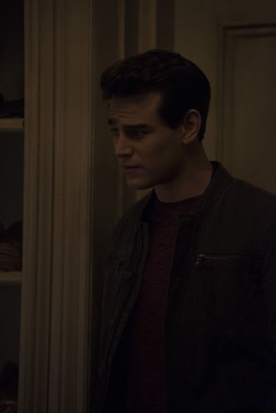 A Helping Hand - Shadowhunters Season 3 Episode 20