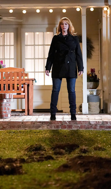 Cash Grab - Tall - Good Girls Season 2 Episode 8