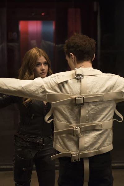Sisterly Visit - Shadowhunters Season 3 Episode 18