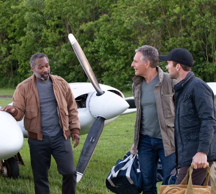 Hitching a Ride - NCIS: New Orleans Season 5 Episode 23