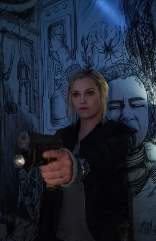 Clarke With Her Gun - The 100 Season 6 Episode 8