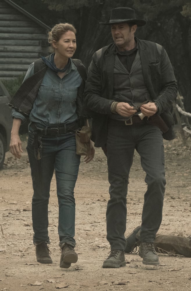 Walking Over Dead Walkers - Fear the Walking Dead Season 5 Episode 3